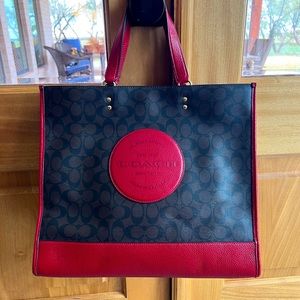 Dempsey Tote 40 Inch with shoulder strap